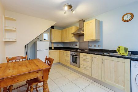 2 bedroom semi-detached house to rent - Photo 4