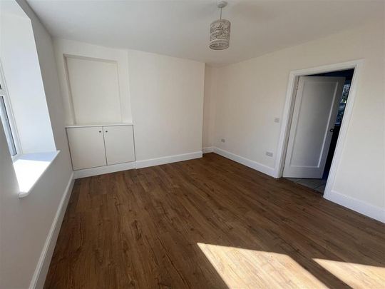 2 bedroom end of terrace house to rent - Photo 1