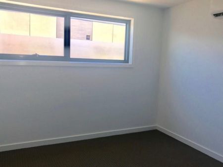 Convenient location Townhouse! - Photo 2