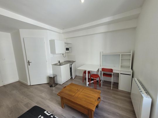Location Appartement 1 pièce 16m² LYON 3ème - Photo 1