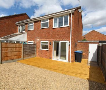 2 bedroom end of terrace house to rent - Photo 2