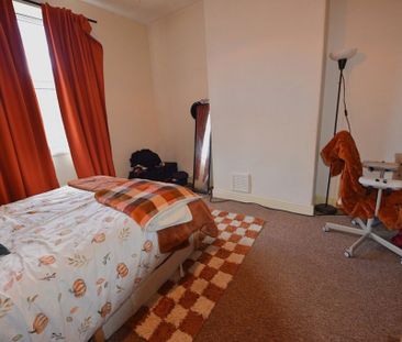 2 bedroom House in Parkfield Row, Leeds - Photo 6