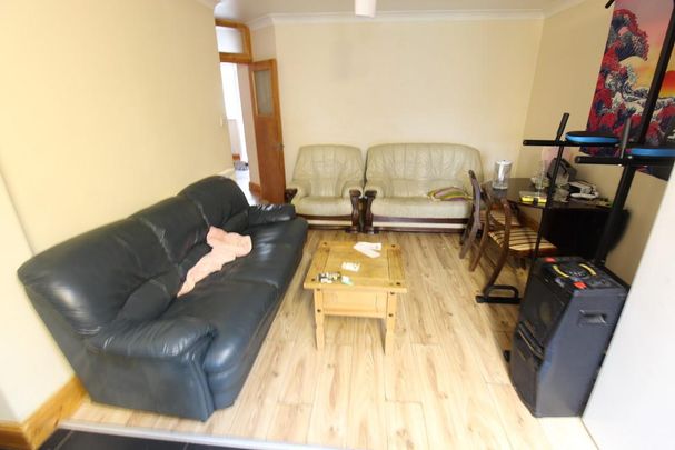 6 bedroom semi-detached house to rent - Photo 1