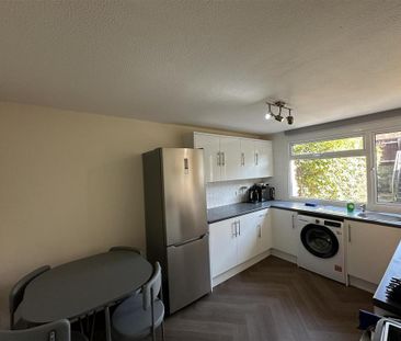 1 bedroom in a house share to rent - Photo 4