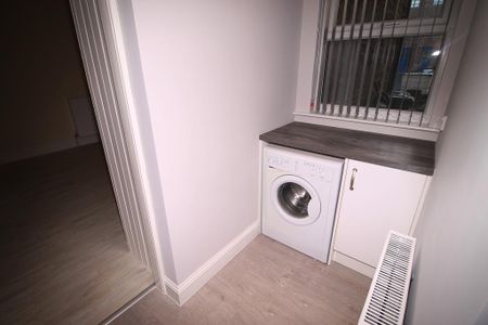 4 bedroom flat to rent - Photo 3
