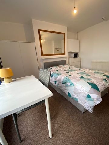 Room in a Shared House, Bedford Road, RG1 - Photo 2