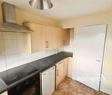 Cherry Tree Close, Farnham, Surrey, GU9 - Photo 4