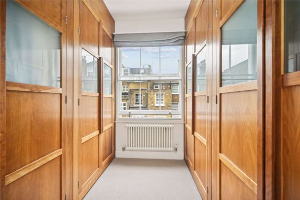 A beautiful family home set over five floors of a period building in South Kensington. - Photo 1