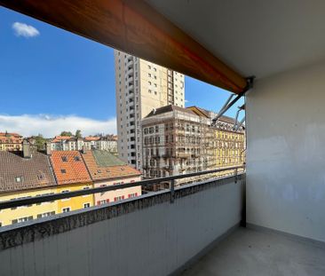 Charmant appartement de 2.5 pièces avec un balcon - Photo 2