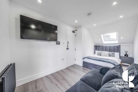 1 bedroom in a house share to rent - Photo 3