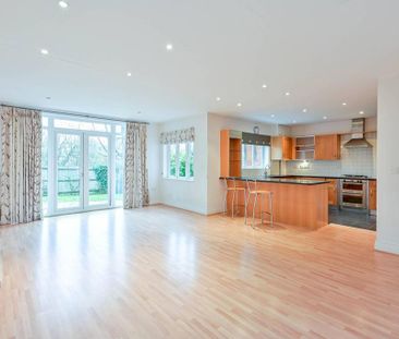 4 bedroom semi-detached house to rent - Photo 1