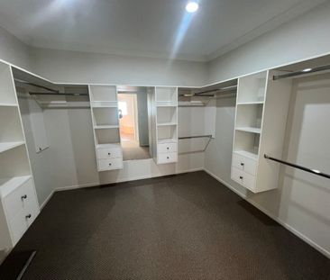 Spacious Multi Level Family Home - Photo 2