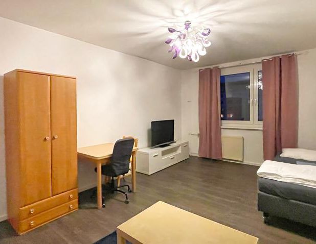 Apartment – fully furnished for use as a 3-person shared flat, 3 rooms, loggia, kitchen, bathroom - Foto 1