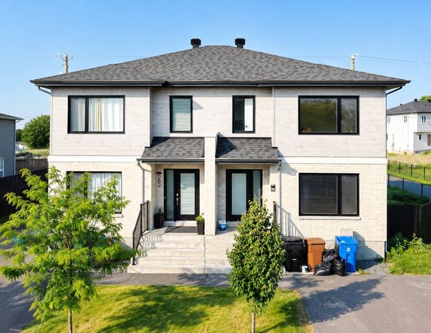 À louer / Maison à étages - Photo 1
