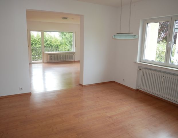 ***LAMBERT&STRELOW*** 4 ZKBB-Wohnung im 1.OG (2 Familienhaus) in ruhiger Wohnlag ... - Photo 1