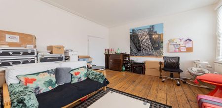 Modern Apartment - Photo 2