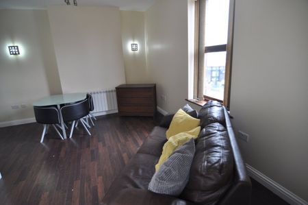 1 bed Studio - To Let - Photo 2
