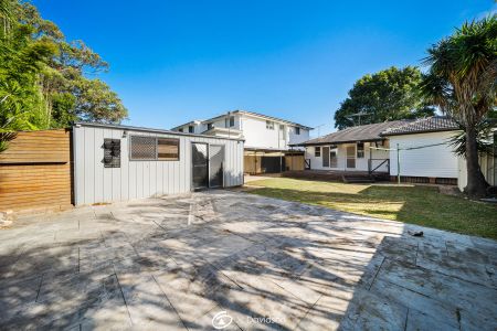 Stylish 3-Bedroom Home for Rent in Prime Holsworthy Location - Photo 3