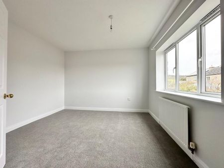4 bedroom detached house to rent - Photo 3