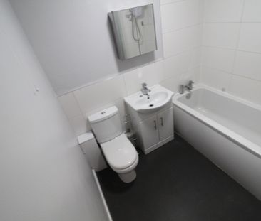 Flat 3 The Precinct, Main Street, Stretton - Photo 4