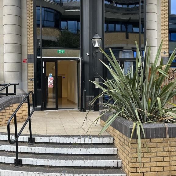 Studio to rent - Photo 1