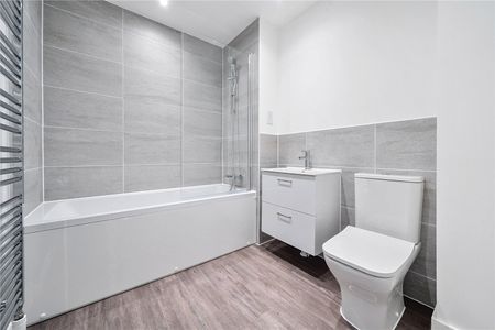 4 bedroom house to rent Waterslade Way, Houghton Regis, Dunstable, Bedfordshire, LU5 - Photo 5