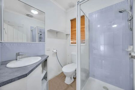 “Bright, Spacious &amp; Stylish -- The Perfect Tarneit Family Home!” - Photo 3