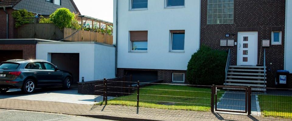 Moderne 5-Zimmer-Wohnung mit Terrasse, Garten und Top-Anbindung - Photo 1