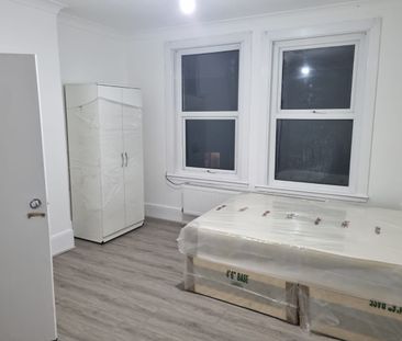 Studio Flat, Francis Road, E10 - Photo 1