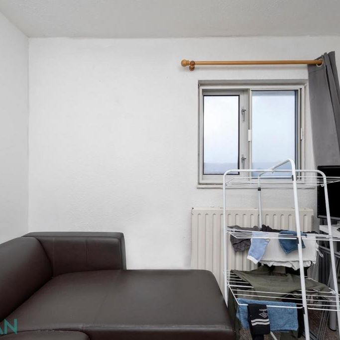 4 bedroom semi-detached house to rent - Photo 1