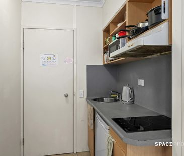 Furnished Studio Apartment - Photo 2