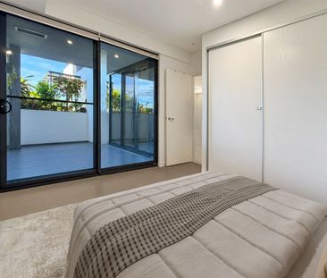 Light-Filled Ground Floor Apartment with Study & Private Terrace - Photo 2