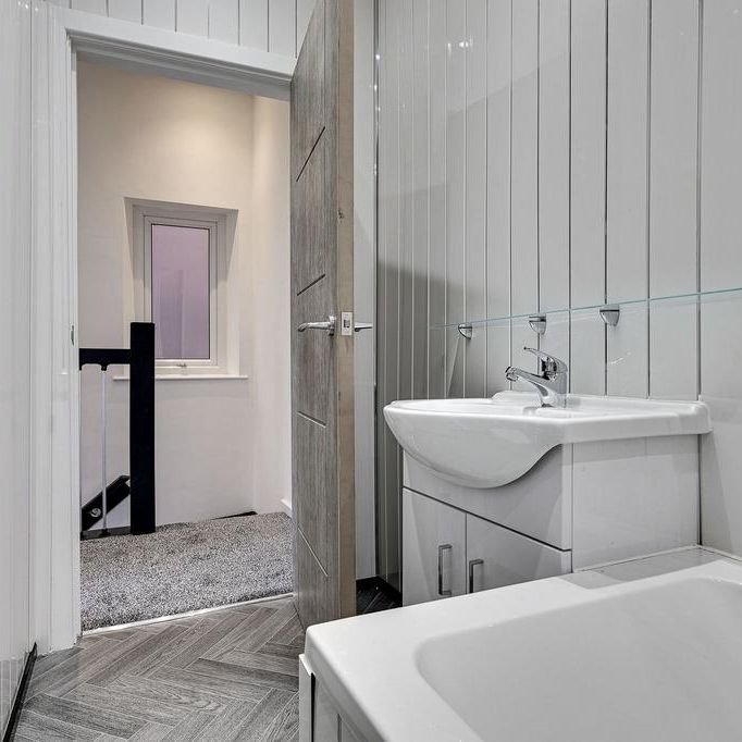 2 bedroom end of terrace house to rent - Photo 1