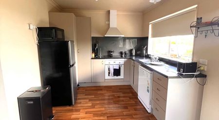 Spacious Two level Townhouse! - Photo 4