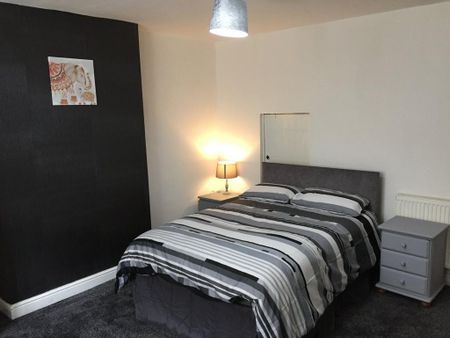 1 bedroom in a house share to rent - Photo 3