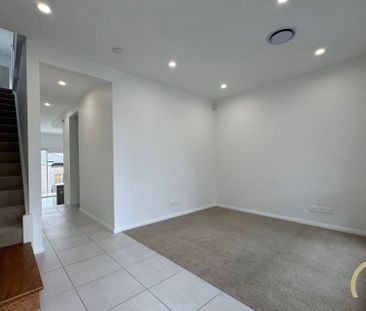 Modern 3 Bedroom Family Home&excl; - Photo 1