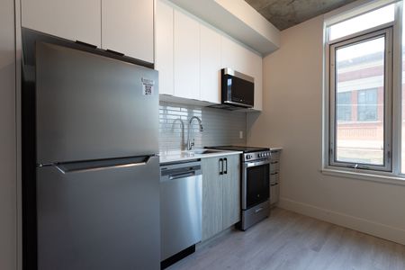 Fully Furnished, Condo Inspired Apartments Minutes to uOttawa - Photo 5