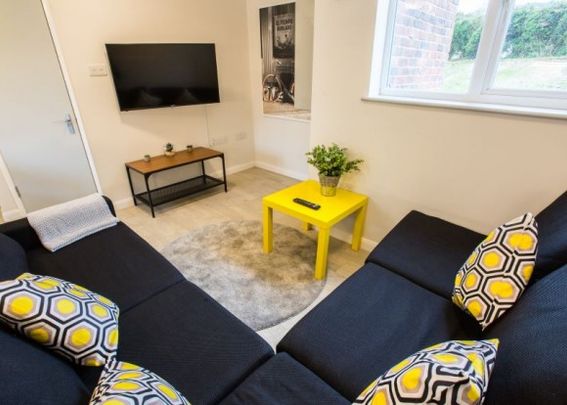 6 bed accommodation in Brighton - Photo 1