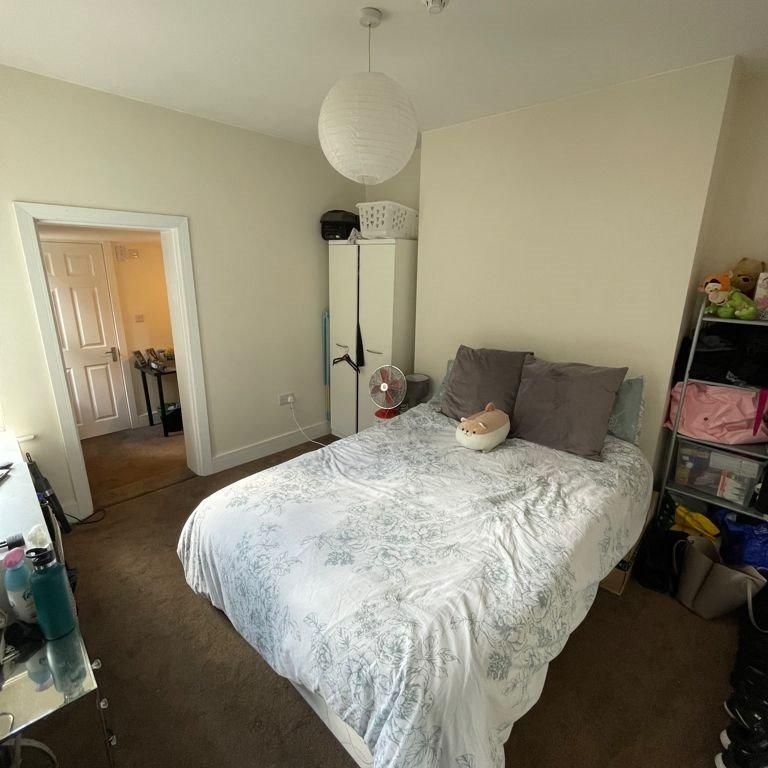 1 bedroom in a house share to rent - Photo 1