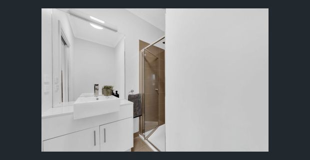 Modern Three-Bedroom Townhouse in Peaceful Preston Location - Photo 1