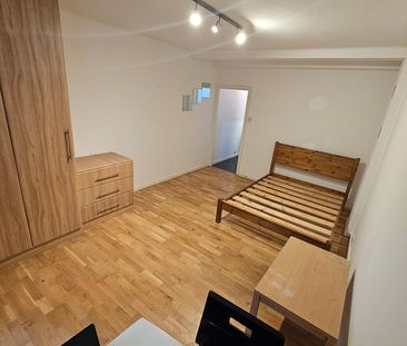 Studio Flat, Shepherds Bush Road, W6 - Photo 1