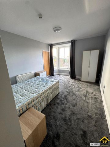 1 bed Penthouse in Commercial Street , Camborne, TR14 8JY - Photo 2