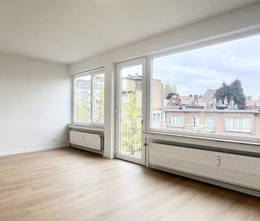 Appartement te huur in Anderlecht voor € 890 met 1 slaapkamer - Photo 3