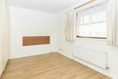 Redbourne Avenue, N3, London - Photo 2