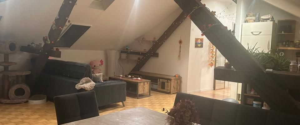 Charmante Dachgeschosswohnung in einem ehemaligen Bahnhofsgebäude - Foto 1