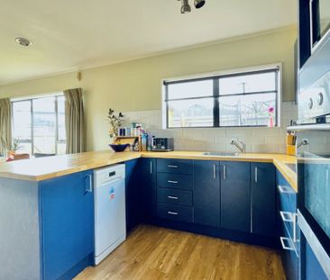 2 BEDROOM - GARAGE - FULLY FENCED - Photo 5