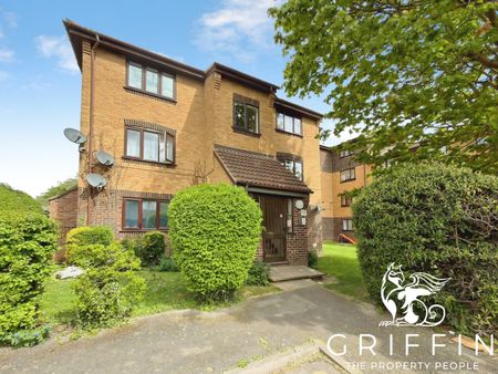 Conway Gardens, Grays, RM17 - Photo 5