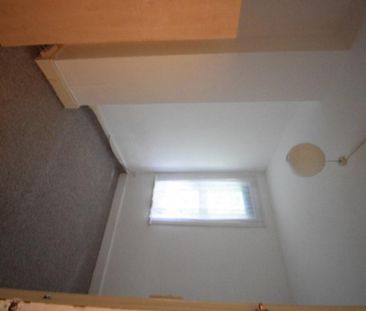 1 Bed Flat, York Road, IG1 - Photo 6