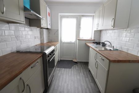 3 bedroom semi-detached house to rent - Photo 5