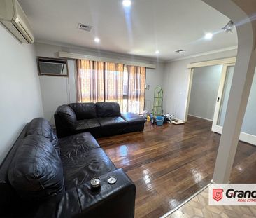 WELL-PRESENTED AND FRESHLY PAINTED 2 BEDROOM UNIT IN NOBLE PARK, WI... - Photo 2